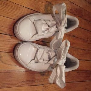 Ladies puma sneakers